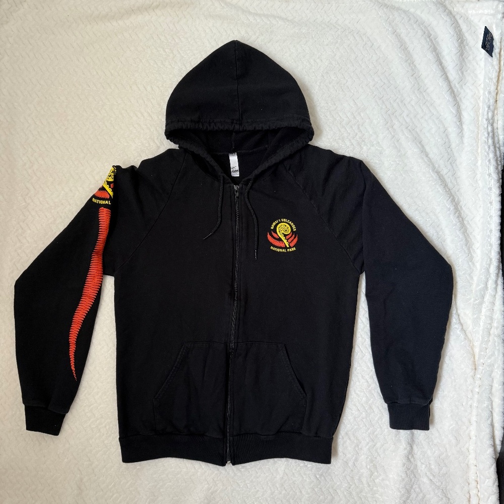 Hawai'i Volcanoes National Park Vintage Style Full-Zip Hoodie - EUC - size M